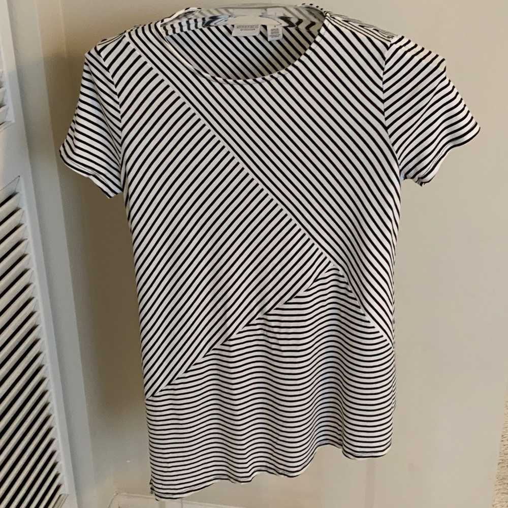 Universal Thread Black and White Striped Short Sleeve Tee